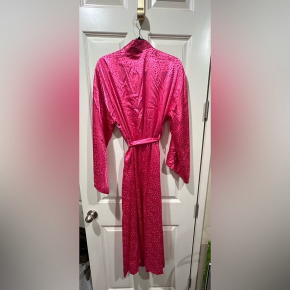 INC Long Satin Robe- Pink Leopard size small NWOT - Picture 2 of 7
